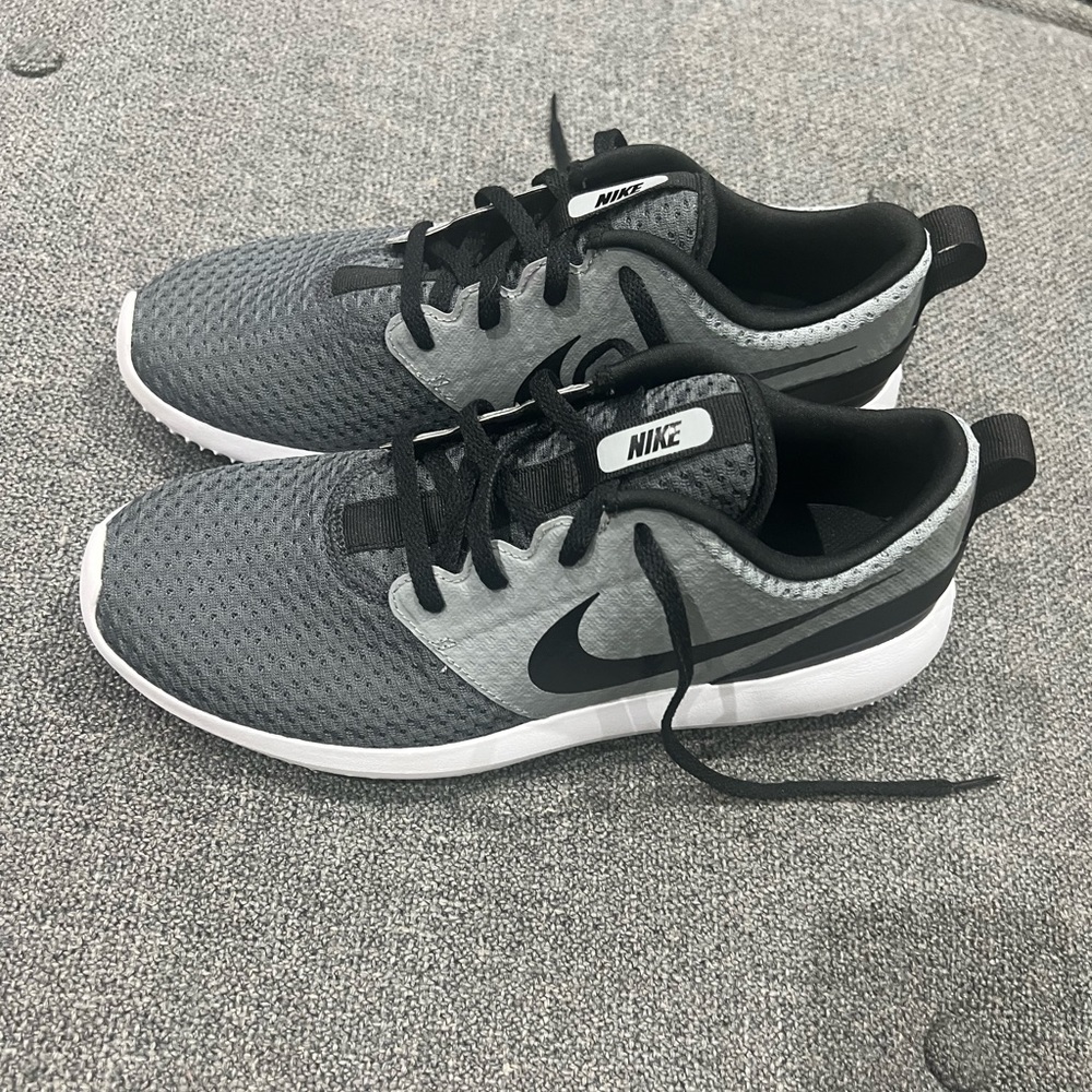 Nike golf shoes, size 7Y, new